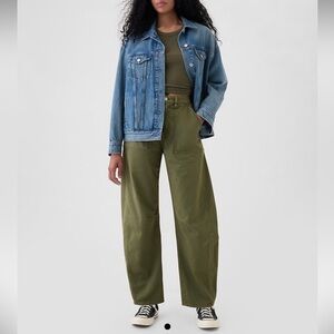 GAP Mid Rise Twill Barrel Pant